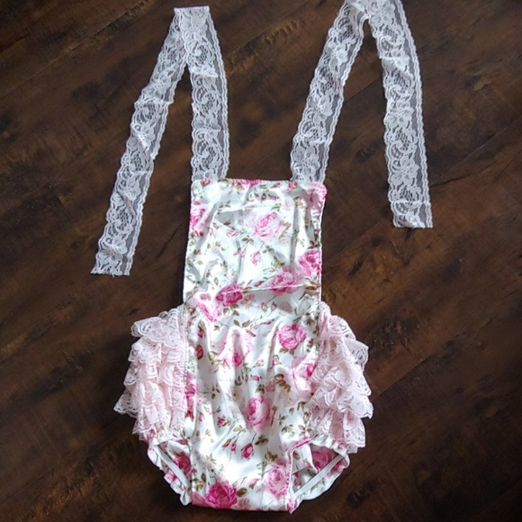 Other - 7/$20 Baby girl picture outfit